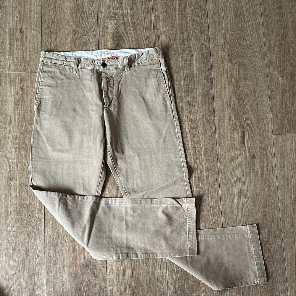Dockers Men's Tan Chinos